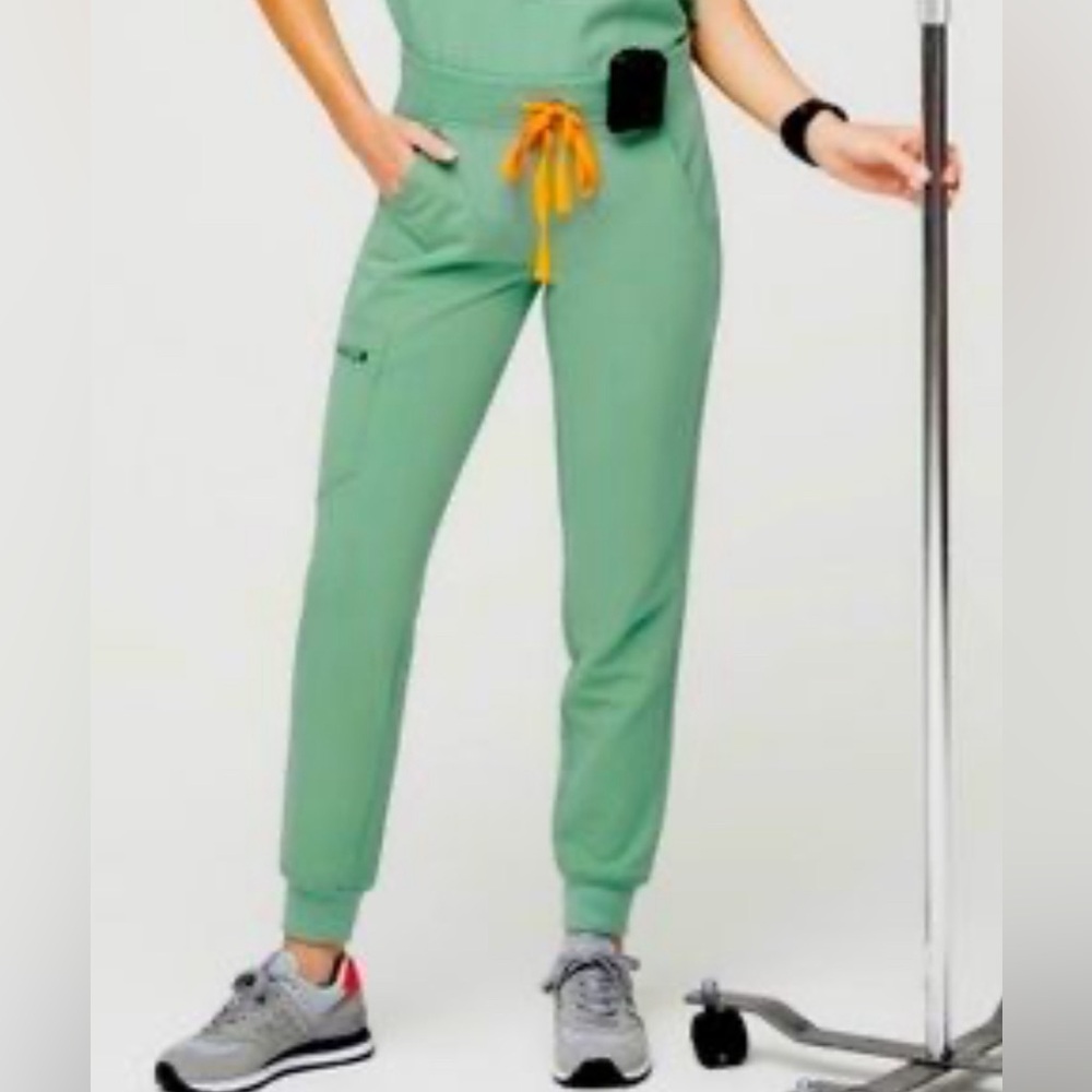 FIGS ~Limited Edition~ Zamora Scrub Pants. JADE